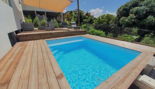 Apartment with Pool View 