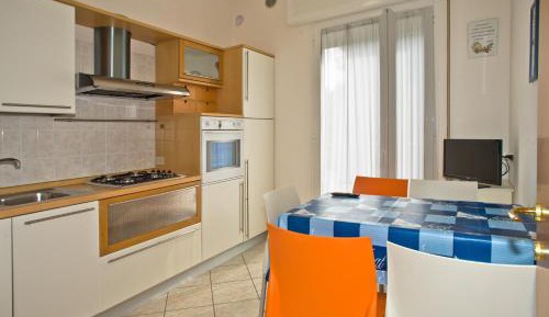 One-Bedroom Apartment - Orange