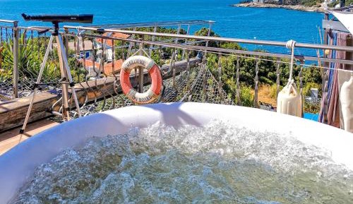 Apartment with Terrace and Sea View