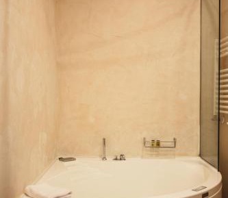 King Suite with Spa Bath