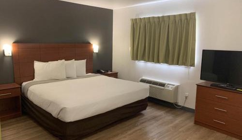 Deluxe Queen Room - Non-Smoking