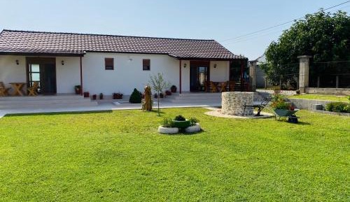 One-Bedroom Apartment with Garden View