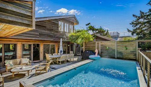 Five Bedroom Holiday Home