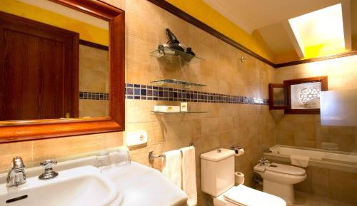 Deluxe Double or Twin Room with Free SPA Access