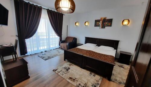 Deluxe Room (2 Adults + 1 Child)