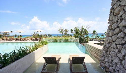 Deluxe One-Bedroom Apartment with Ocean View