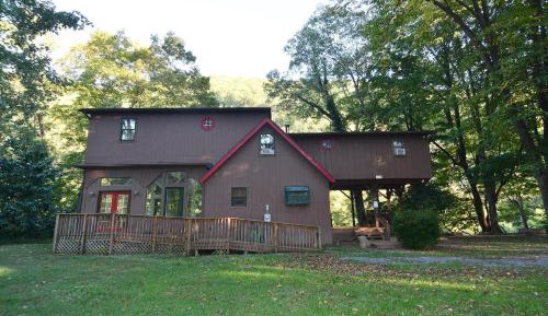 Three-Bedroom Holiday Home 
