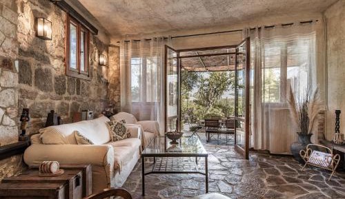 Villa with Garden View