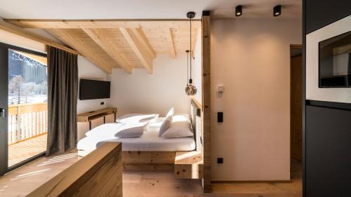 Apartment with Mountain View