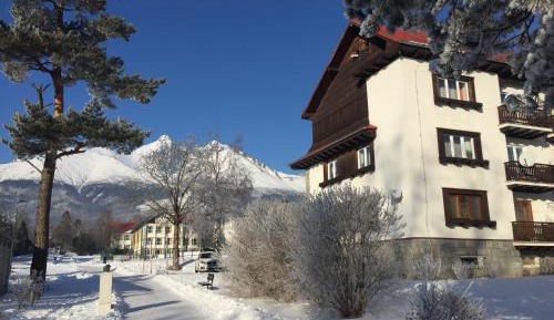 Apartment with Mountain View