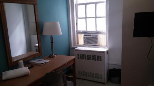 Private Single Room with Shared Bathroom