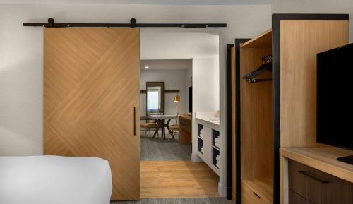 Mobility Accessible - Executive King Suite with Tub