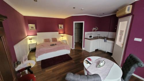 Deluxe Double Studio