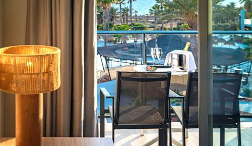  Deluxe Double Room with Side Sea View