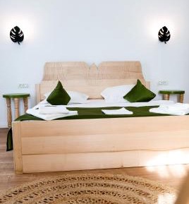 Queen Room with Garden View