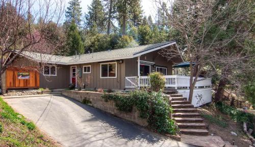 Three-Bedroom Holiday Home 
