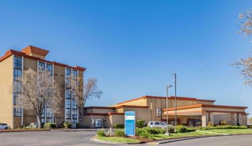 1 Double Bed, Mobility Accessible Room, Bathtub w/ Grab Bars, Non-Smoking