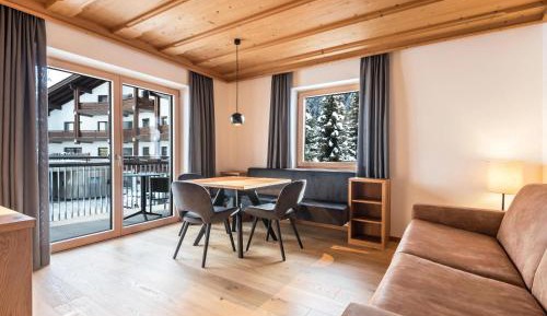 Superior One-Bedroom Apartment with Balcony