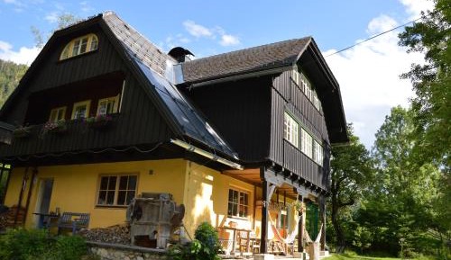 Apartment with Mountain View