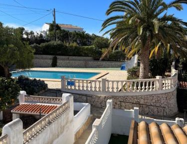 Apartment with Mountain View