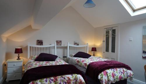 Twin Room with Private Bathroom