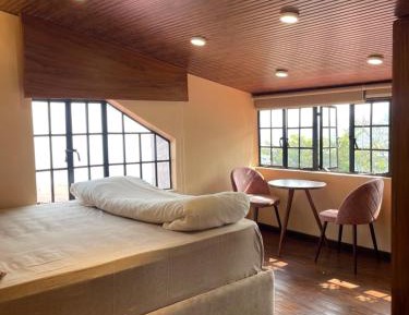 Standard Queen Room