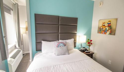 Deluxe Queen Room