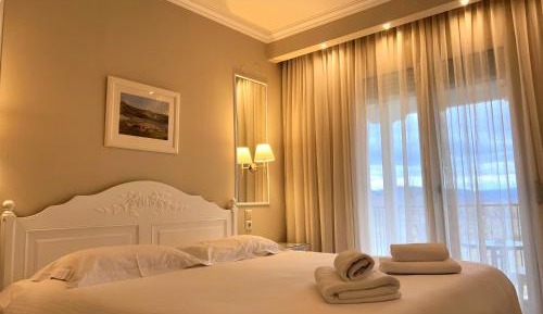 Double or Twin Room with Lake View