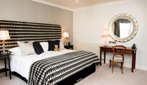 Family Room (2 Adults + 2 Children)