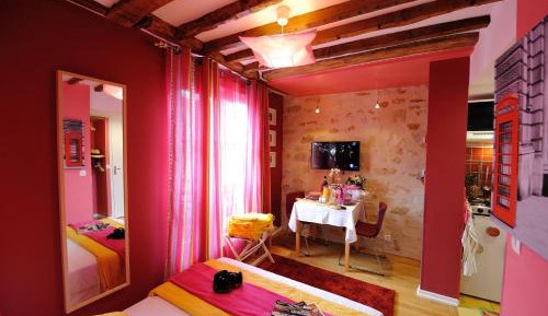 Studio Apartment E4GD Pink Fashion