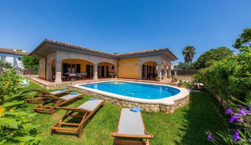 Villa with Garden View