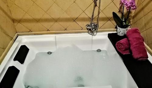 Deluxe Suite with Spa Bath