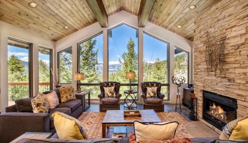 Four-Bedroom Holiday Home