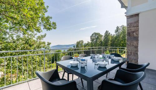 Apartment with Mountain View with Terrace