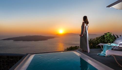 Pearl Suite with Private Pool and Caldera View	