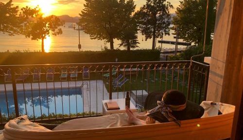 Studio Apartment with Lake View