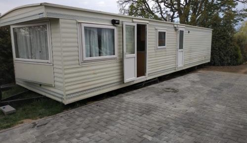 Single Room with Shared Bathroom