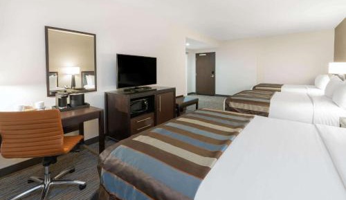 Queen Room with Three Queen Beds - Non-Smoking
