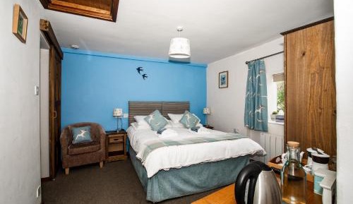 Double or Twin Room with Shower