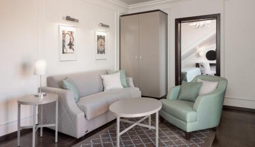 Luxury Suite with Balcony