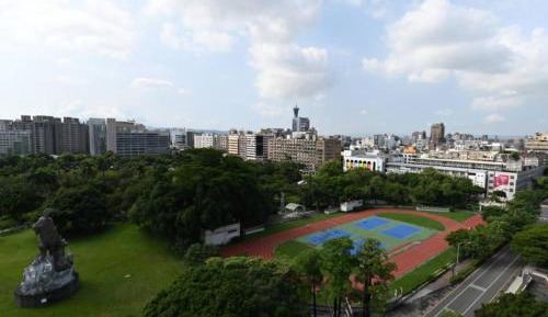 Apartment with Garden View