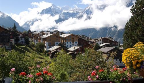 One-Bedroom Apartment with Balcony