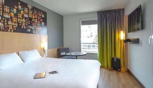 Standard Room with One Double Bed and One Single Bed