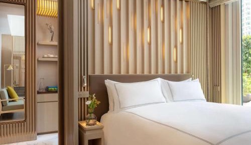 Luxury Executive Room - 1 King Size Bed, Lounge Access, Bathtub
