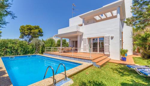 Villa with Garden View