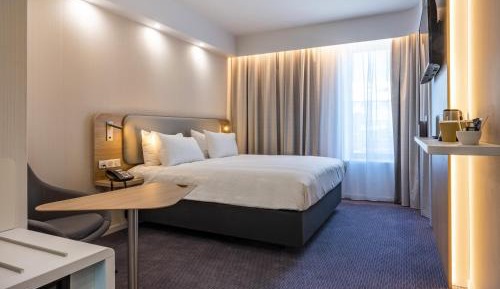 Standard Queen Room - Free Breakfast