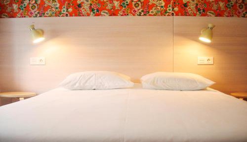 Double Room with Extra Bed and Shared Bathroom