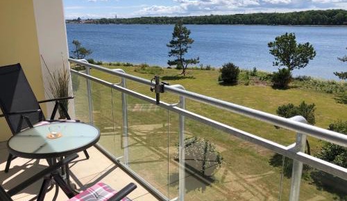 Apartment with Lake View