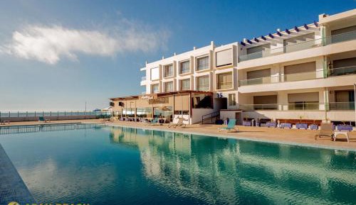 Apartment with Pool View 