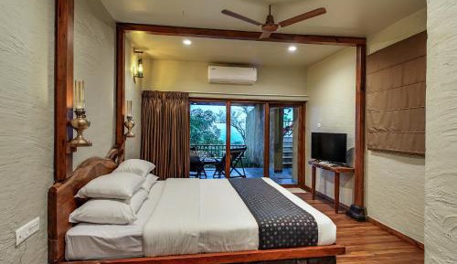  Honeymoon Suite with Bathtub